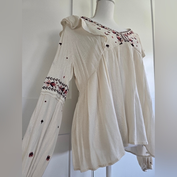 Know Rose Embroidered Cream Women's Top - Picture 4 of 8